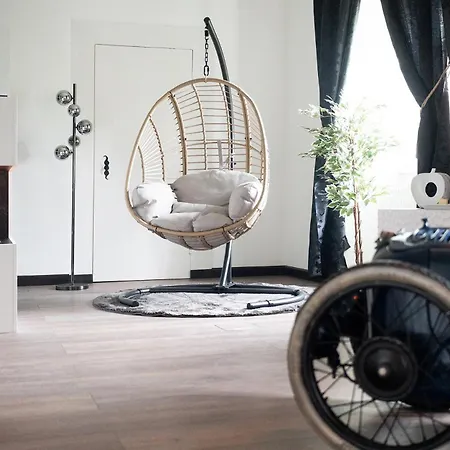 Apartmán Luxus Wohnen Im Schloss Corvey Fuer 1-6 Gaeste Im Unesco Weltkulturerbe Weserbergland Free W-lan Parken Netflix Fuer Familien Paare Und Geschaeftsreisende Inkl Handtuecher Seife Nintendo Switch Uvm *