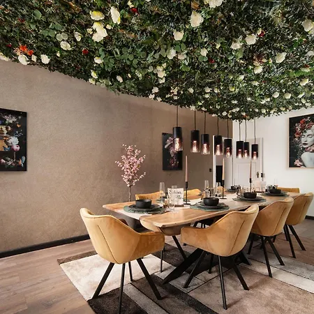 Luxus Wohnen Im Schloss Corvey Fuer 1-6 Gaeste Im Unesco Weltkulturerbe Weserbergland Free W-lan Parken Netflix Fuer Familien Paare Und Geschaeftsreisende Inkl Handtuecher Seife Nintendo Switch Uvm Höxter