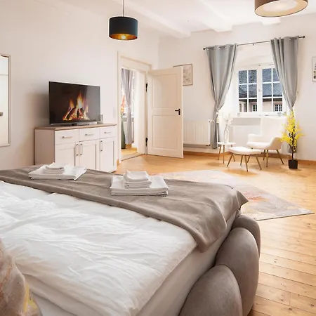 Apartmán Luxus Wohnen Im Schloss Corvey Fuer 1-6 Gaeste Im Unesco Weltkulturerbe Weserbergland Free W-lan Parken Netflix Fuer Familien Paare Und Geschaeftsreisende Inkl Handtuecher Seife Nintendo Switch Uvm