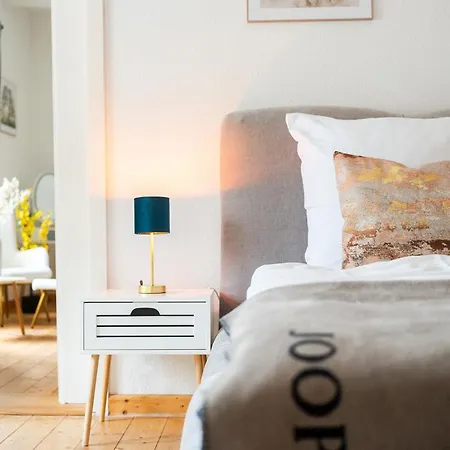 Apartmán Luxus Wohnen Im Schloss Corvey Fuer 1-6 Gaeste Im Unesco Weltkulturerbe Weserbergland Free W-lan Parken Netflix Fuer Familien Paare Und Geschaeftsreisende Inkl Handtuecher Seife Nintendo Switch Uvm Höxter