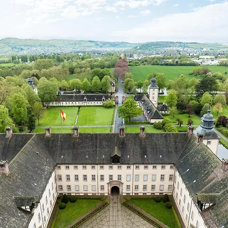 Luxus Wohnen Im Schloss Corvey Fuer 1-6 Gaeste Im Unesco Weltkulturerbe Weserbergland Free W-lan Parken Netflix Fuer Familien Paare Und Geschaeftsreisende Inkl Handtuecher Seife Nintendo Switch Uvm Höxter