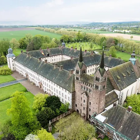 Luxus Wohnen Im Schloss Corvey Fuer 1-6 Gaeste Im Unesco Weltkulturerbe Weserbergland Free W-lan Parken Netflix Fuer Familien Paare Und Geschaeftsreisende Inkl Handtuecher Seife Nintendo Switch Uvm Apartmán
