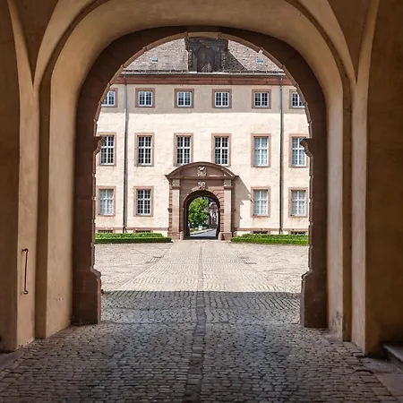Luxus Wohnen Im Schloss Corvey Fuer 1-6 Gaeste Im Unesco Weltkulturerbe Weserbergland Free W-lan Parken Netflix Fuer Familien Paare Und Geschaeftsreisende Inkl Handtuecher Seife Nintendo Switch Uvm Appartamento