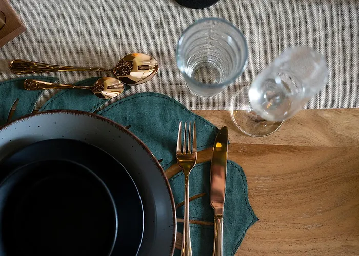 Luxus Wohnen Im Schloss Corvey Fuer 1-6 Gaeste Im Unesco Weltkulturerbe Weserbergland Free W-lan Parken Netflix Fuer Familien Paare Und Geschaeftsreisende Inkl Handtuecher Seife Nintendo Switch Uvm